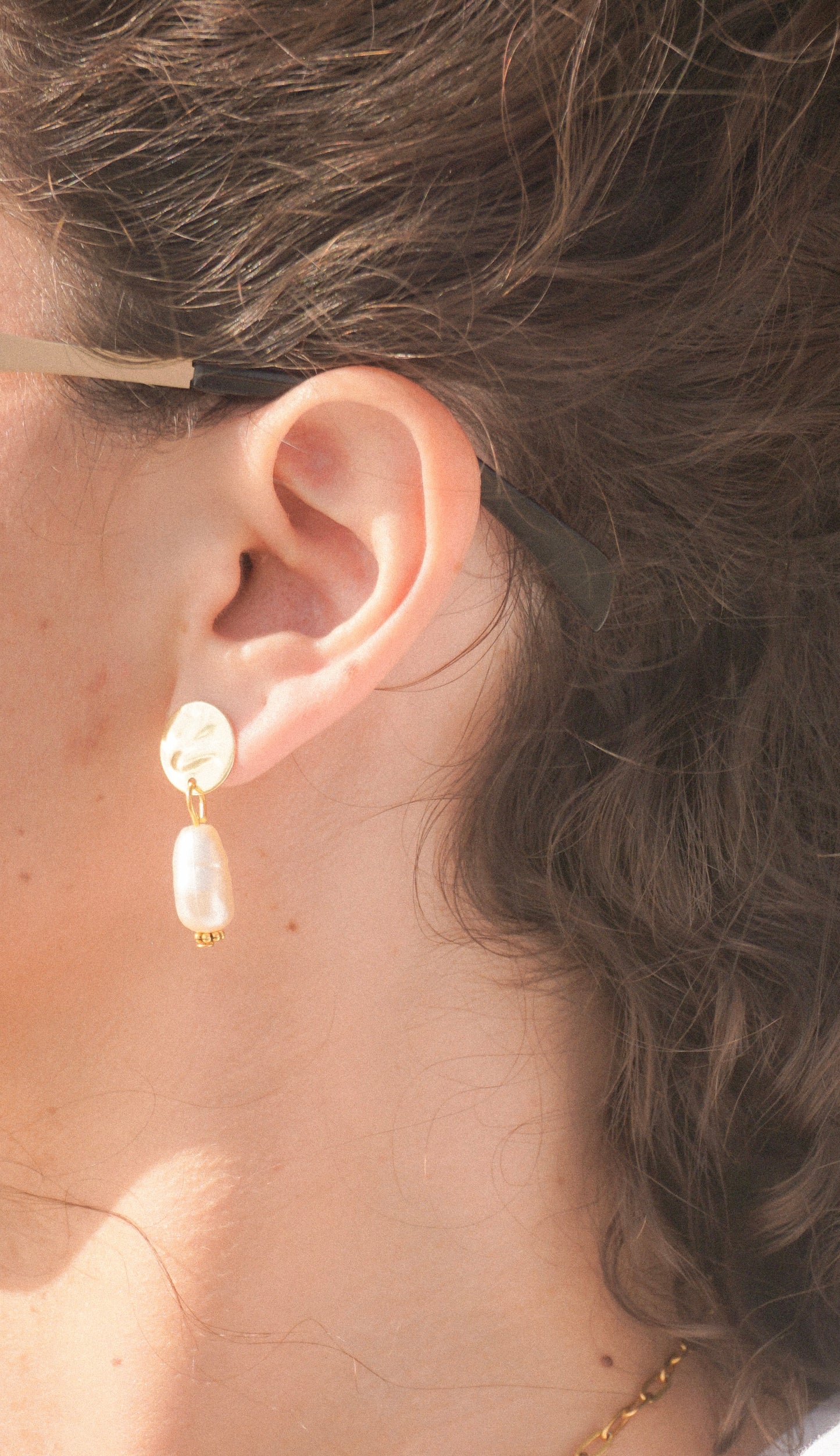 Beachy pearl earrings