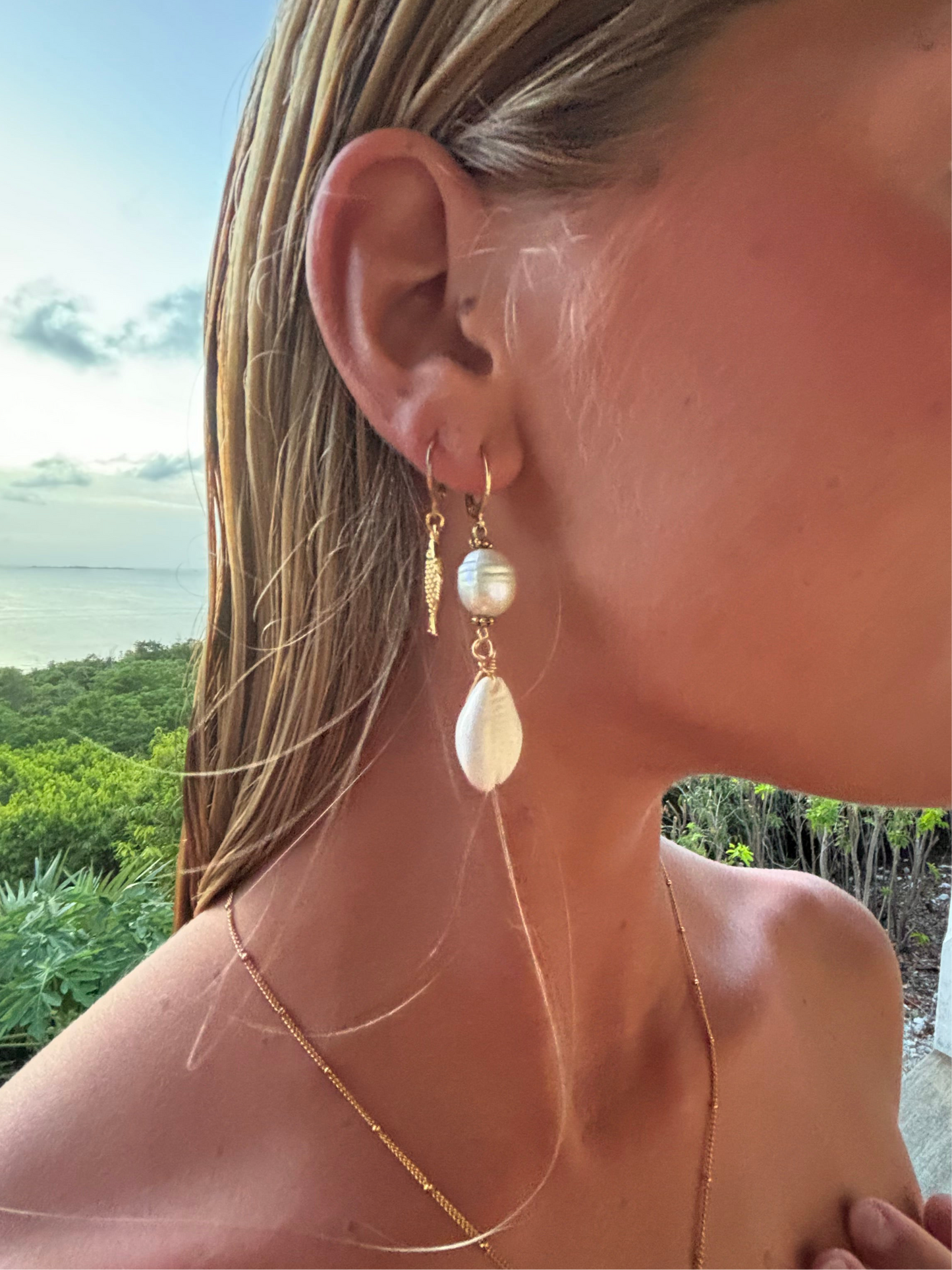 Pearl shell earrings