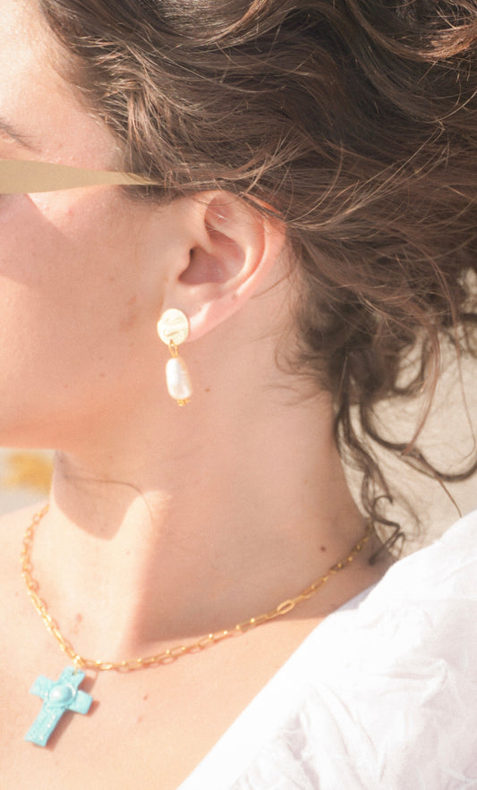 Beachy pearl earrings